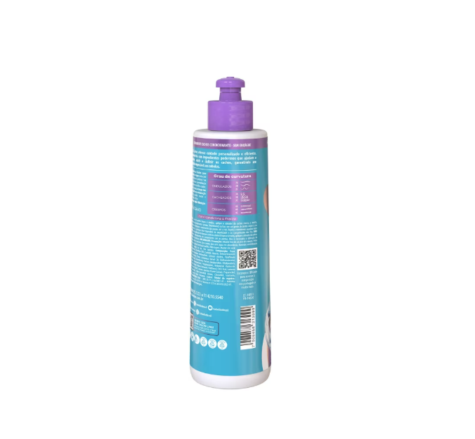 Naturally SOS Cachos Hyaluronic Acid Curl Activator in 300g jar, showing the product label and textured curl-enhancing cream.